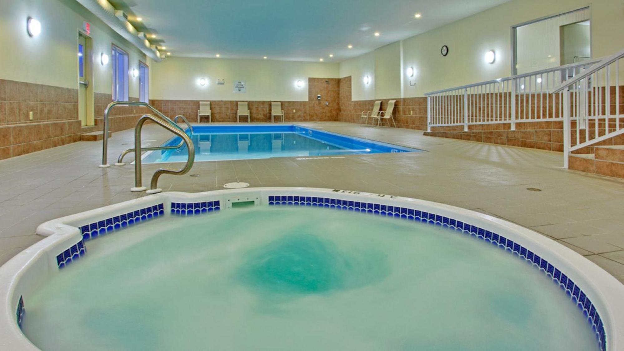 Holiday Inn Express Hotel & Suites Swift Current By Ihg Buitenkant foto