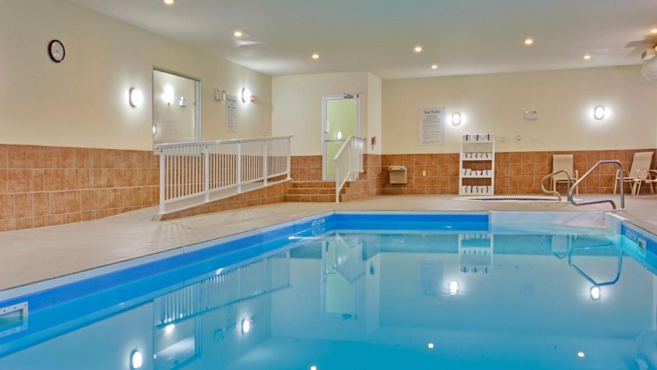 Holiday Inn Express Hotel & Suites Swift Current By Ihg Buitenkant foto