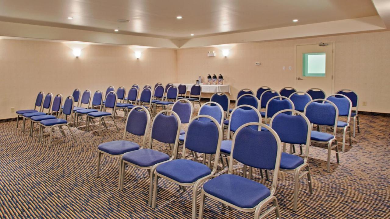 Holiday Inn Express Hotel & Suites Swift Current By Ihg Buitenkant foto